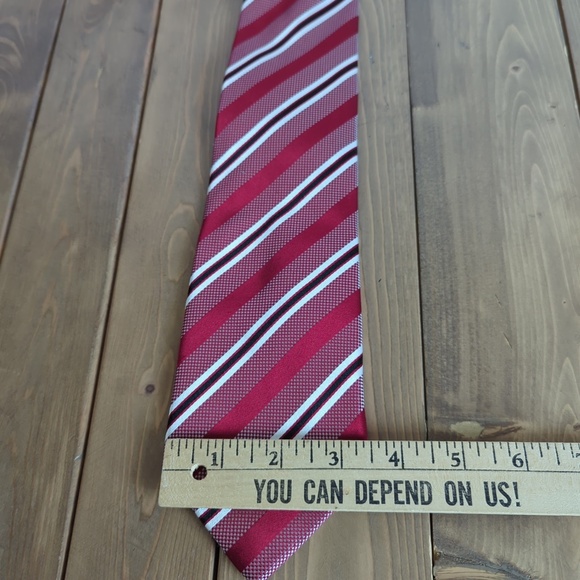 Donald Trump Signature Collection Red Silk Tie - Picture 3 of 6